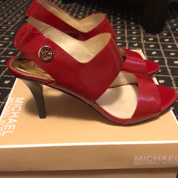 Michael Kors Rochelle patent sandals - Picture 2 of 8